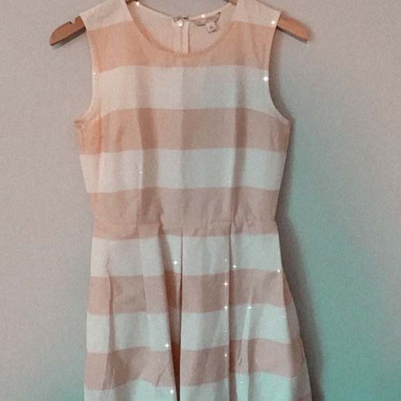 Dresses - Picture 3 of 16